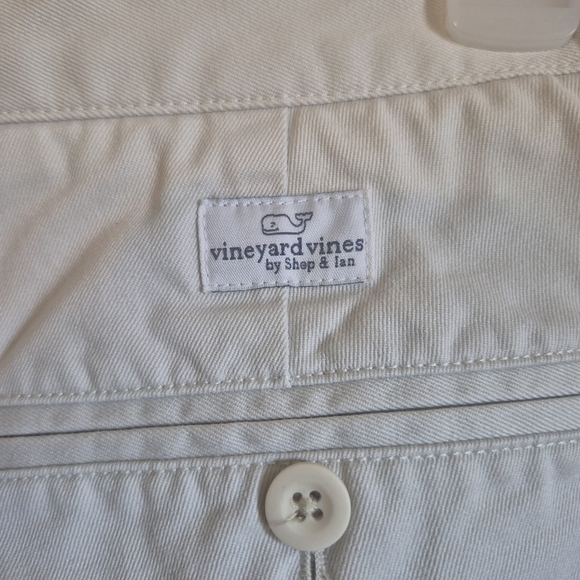 Vineyard Vines White Shorts with Flag Embroidery - Picture 3 of 5